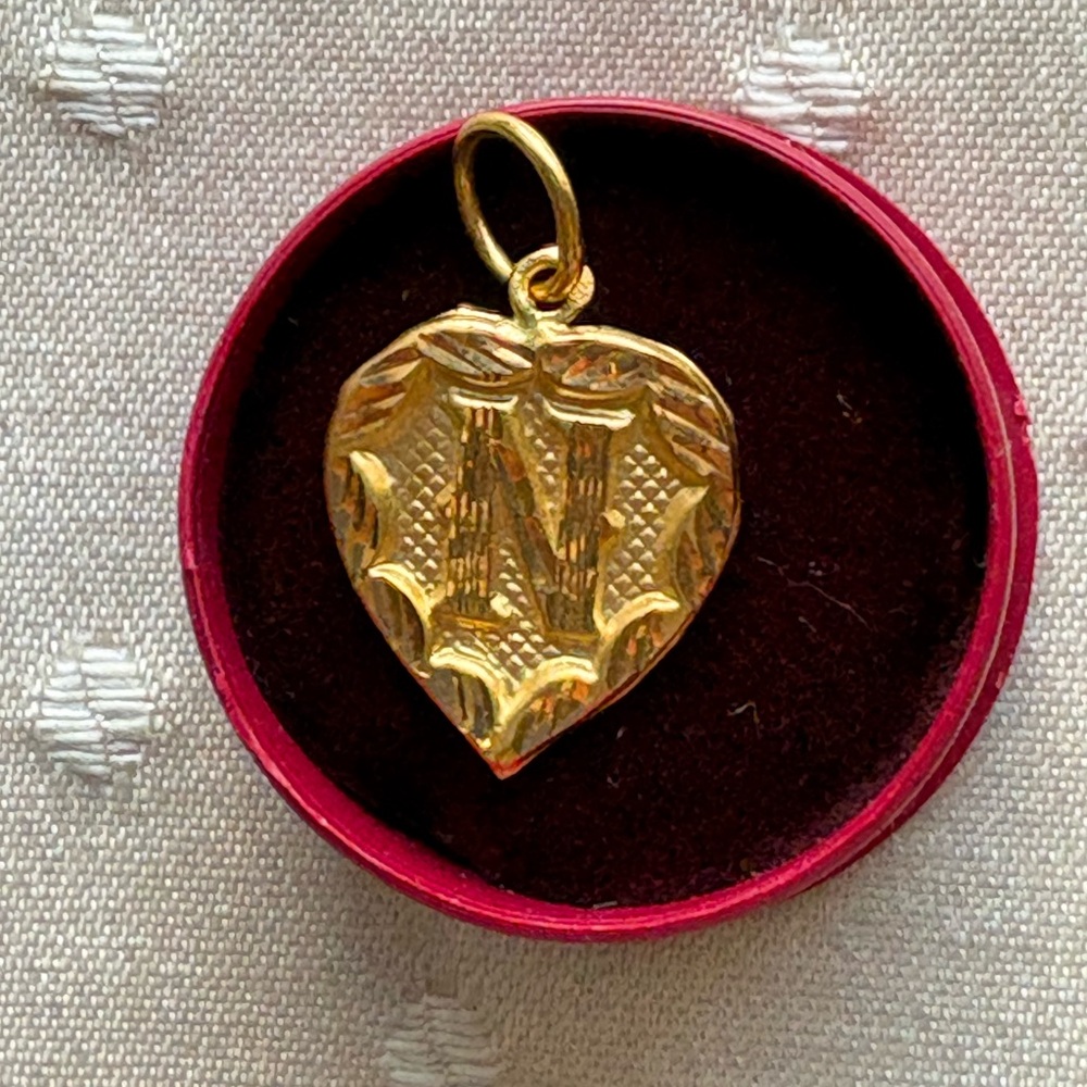 22K Solid Yellow Gold Pendant,Initial “N” Hallmark 916 Handcrafted Vintage Heart - Picture 2 of 5
